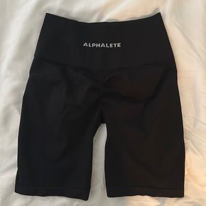 Alphalete amplify back bikers 7.5in